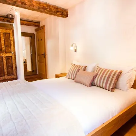Maison 8 *