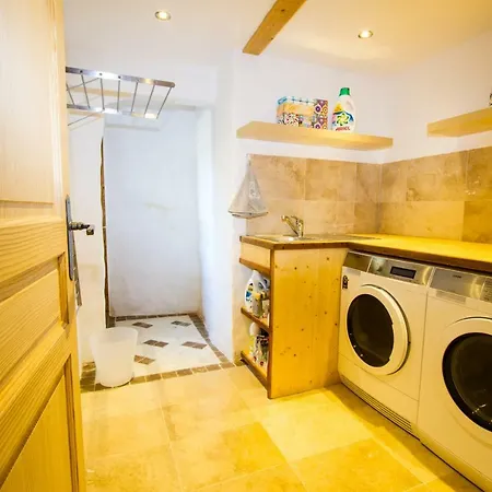 Maison 8 *