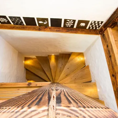 Maison 8 *